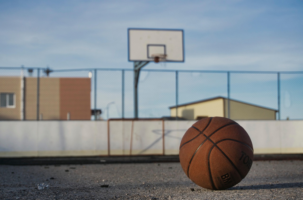 Is There A Playground At Vasona Park?